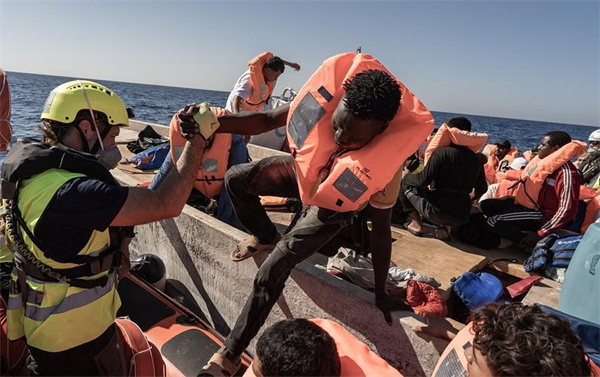 希腊沉船已死亡79人 难民署望开辟安全通道解决移民问题