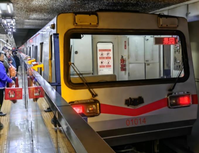网友建议重庆地铁不准乘客携带菜筐 看官方回应
